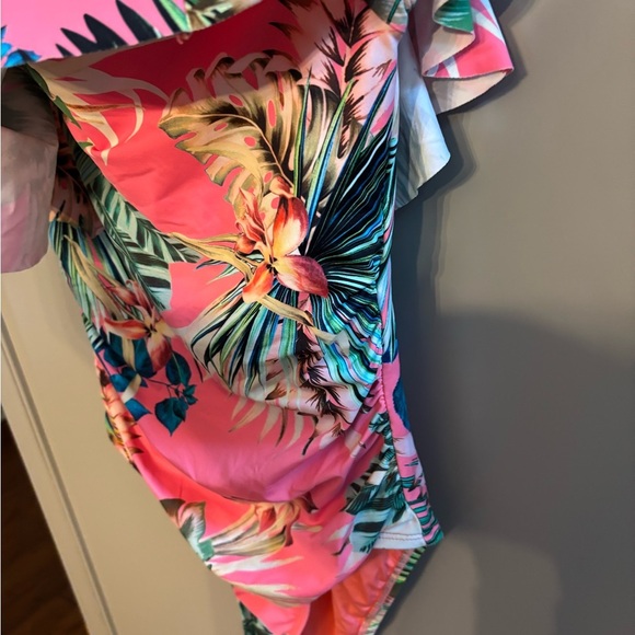 La Blanca Garden Social Mio Ruffle One Piece Coral sz 10 $134 - Picture 3 of 7